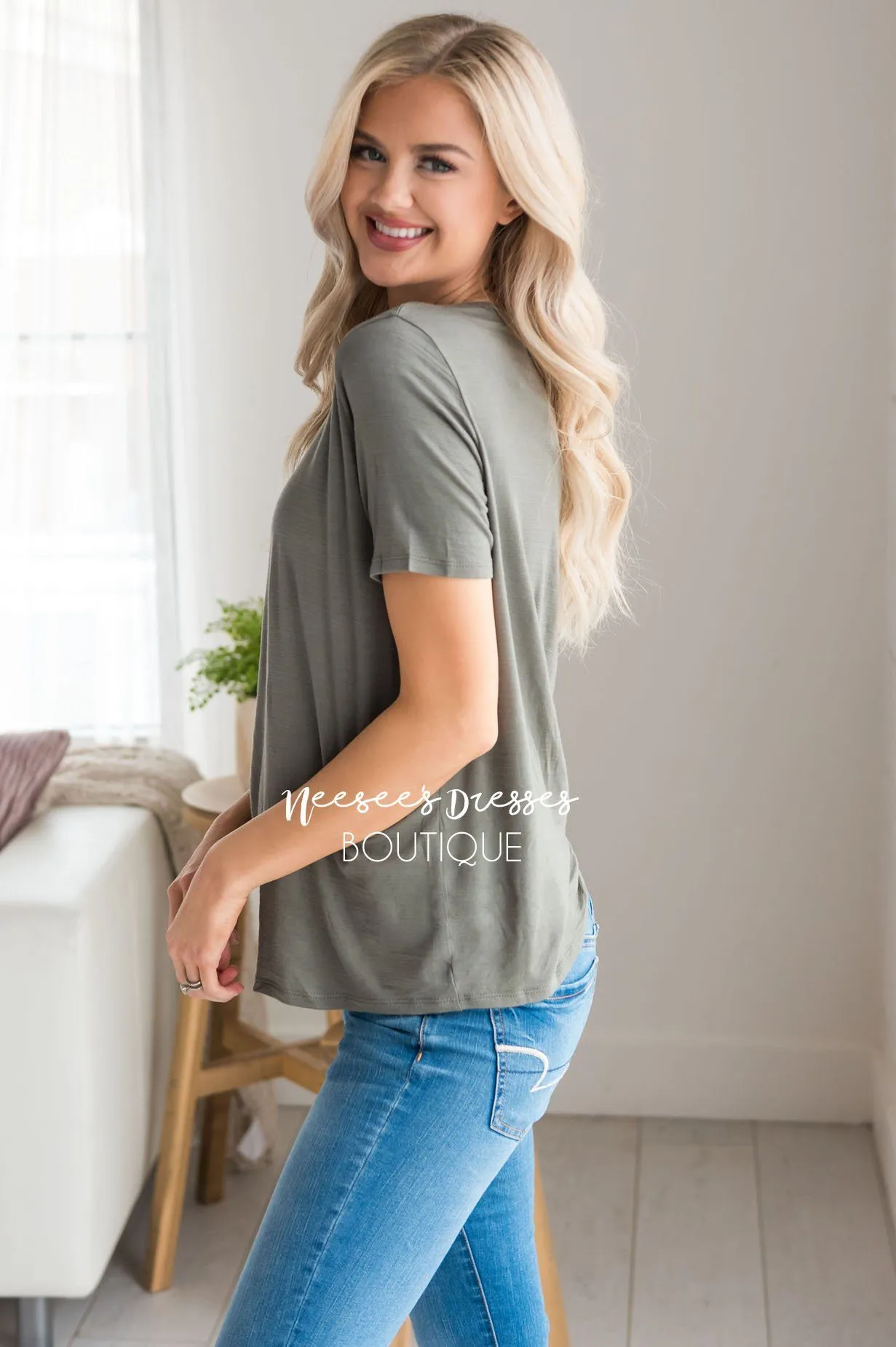 Basic Simple Comfy Tee