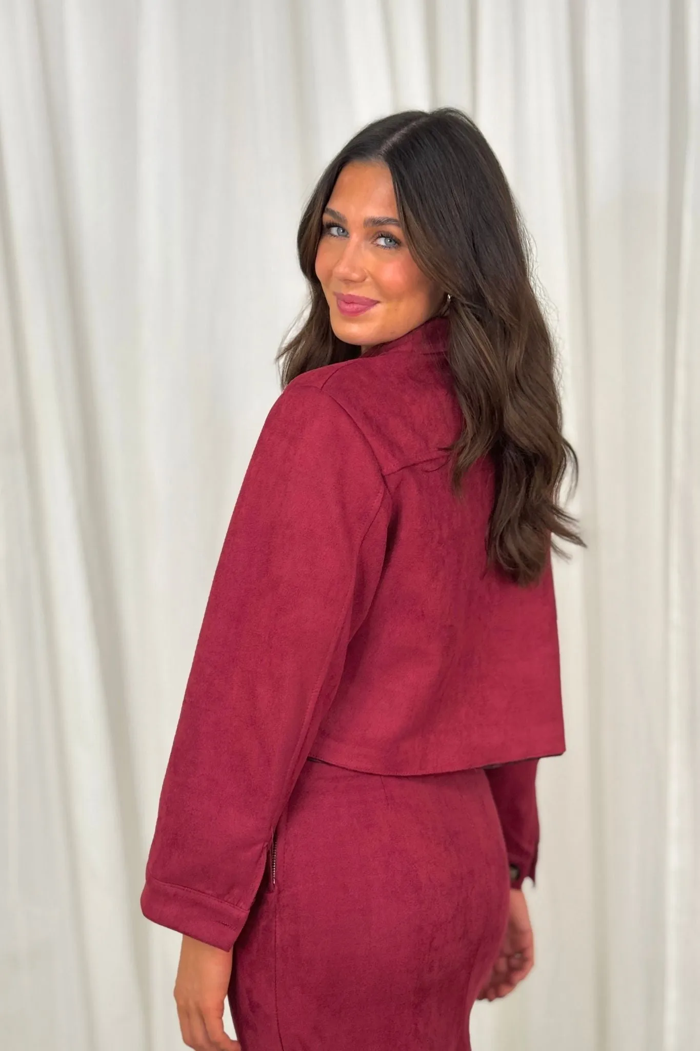 Caitlyn Crop Faux Suede Jacket In Burgundy