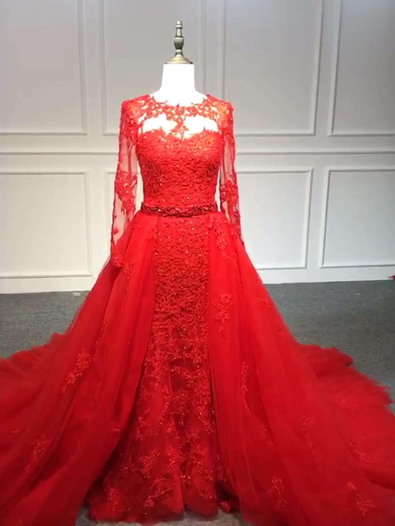 Red crystals beaded long sleeves lace appliqués tulle prom dress two pieces 2021