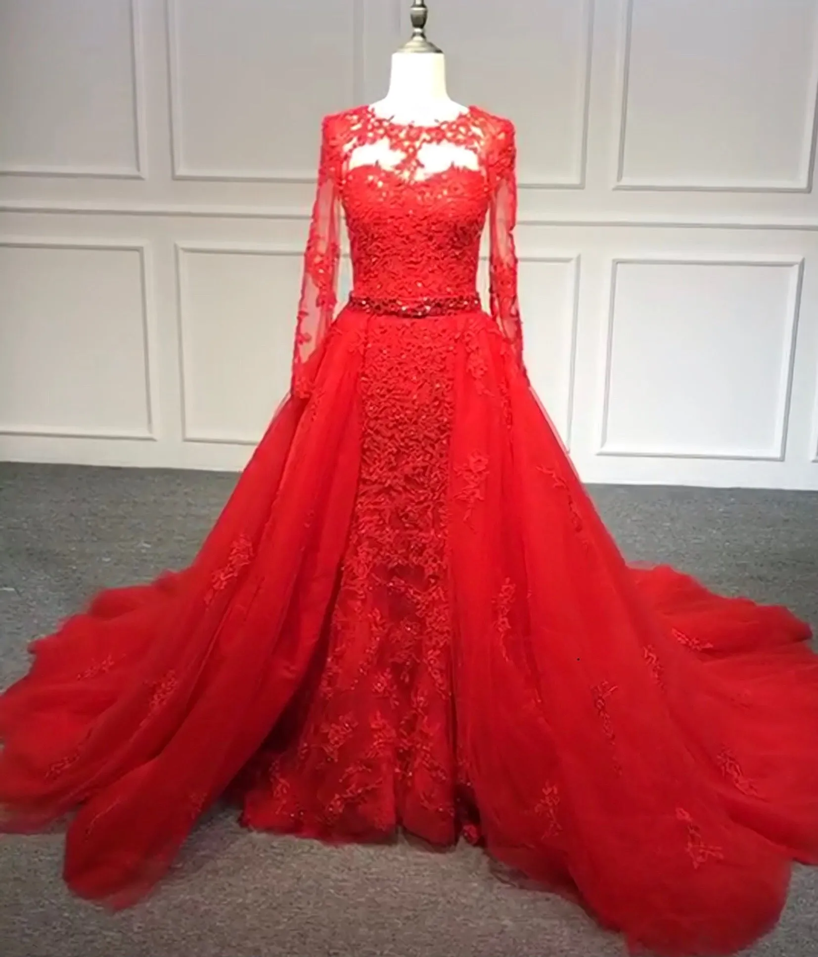 Red crystals beaded long sleeves lace appliqués tulle prom dress two pieces 2021