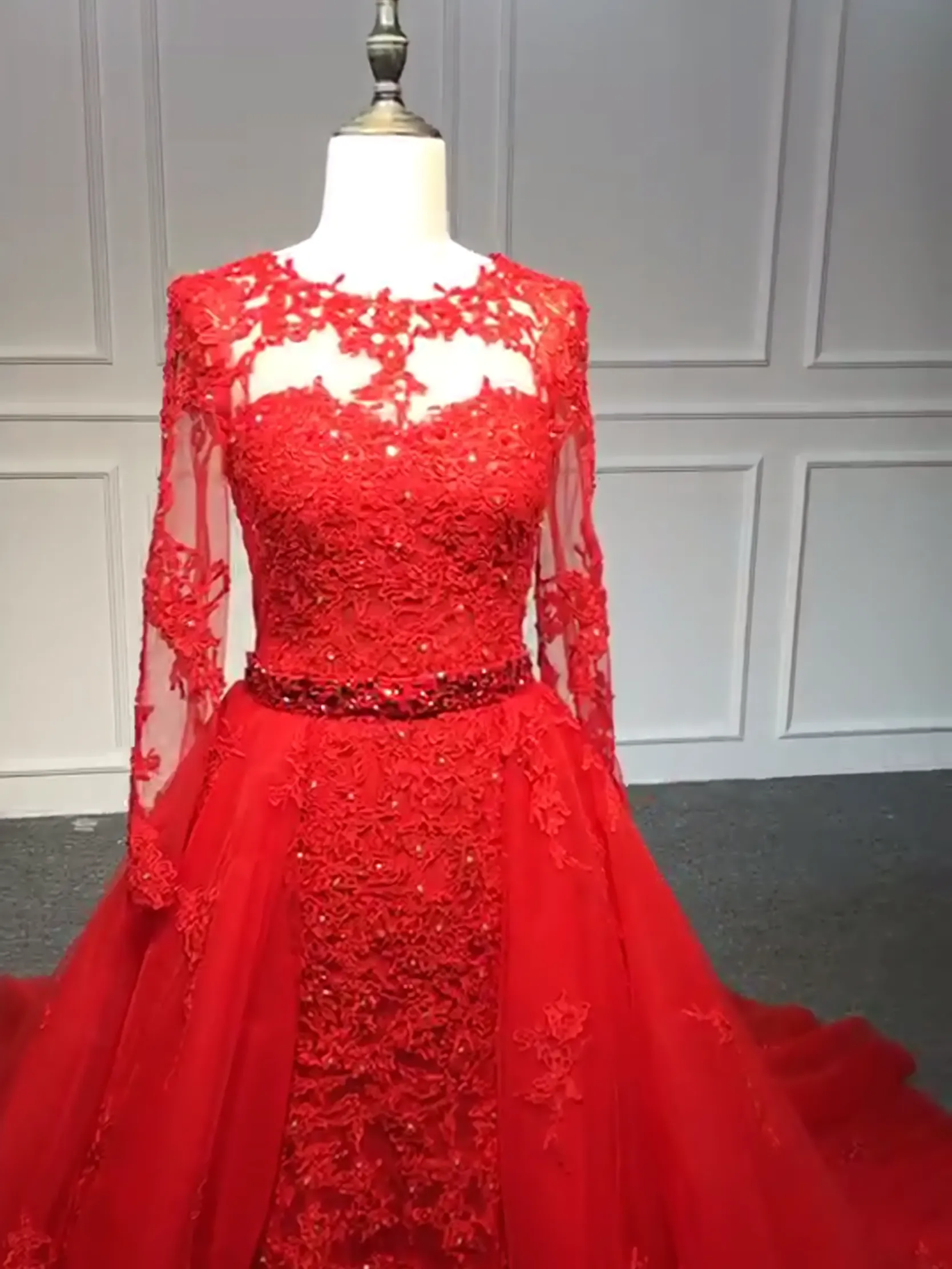 Red crystals beaded long sleeves lace appliqués tulle prom dress two pieces 2021