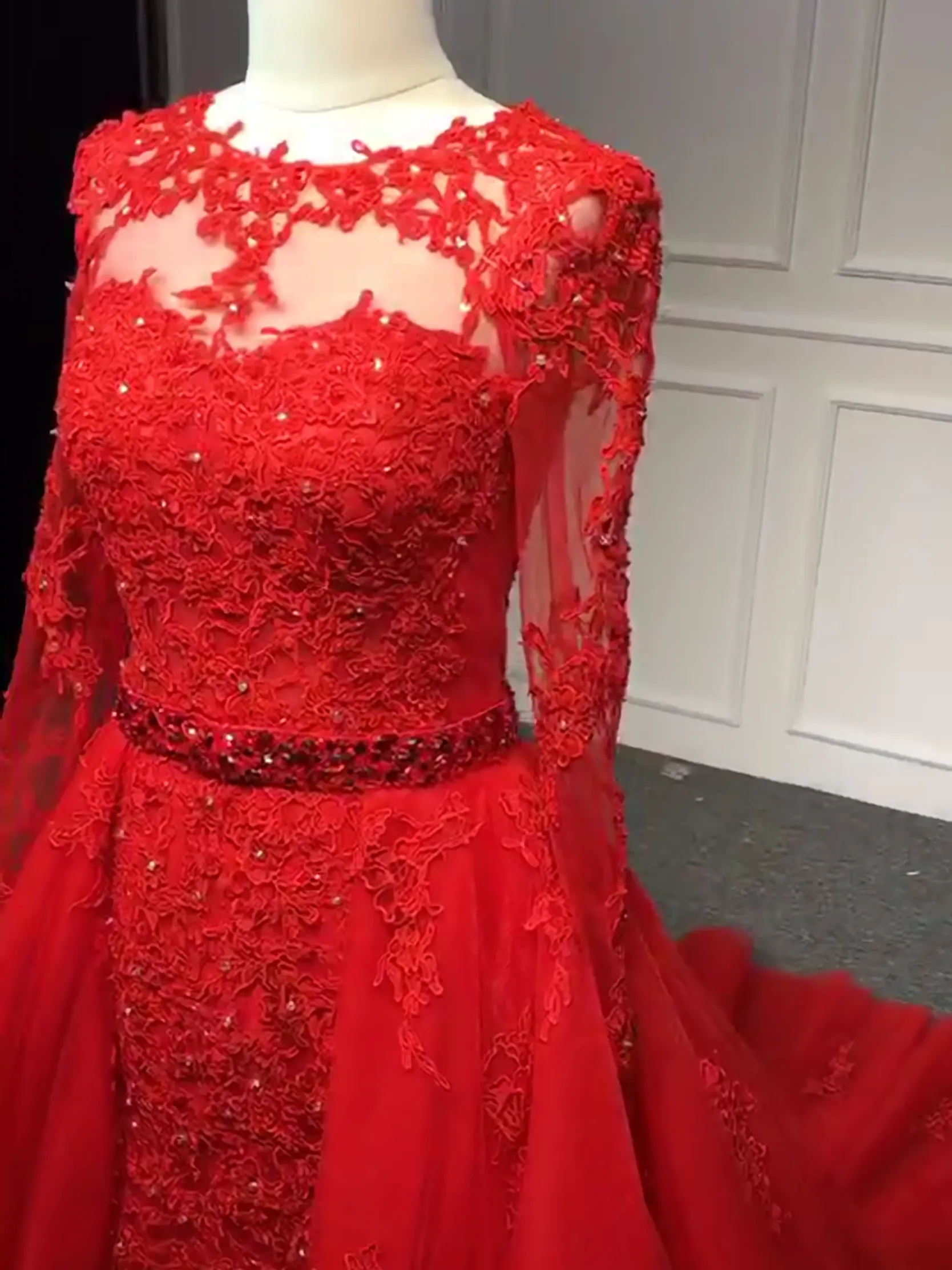 Red crystals beaded long sleeves lace appliqués tulle prom dress two pieces 2021